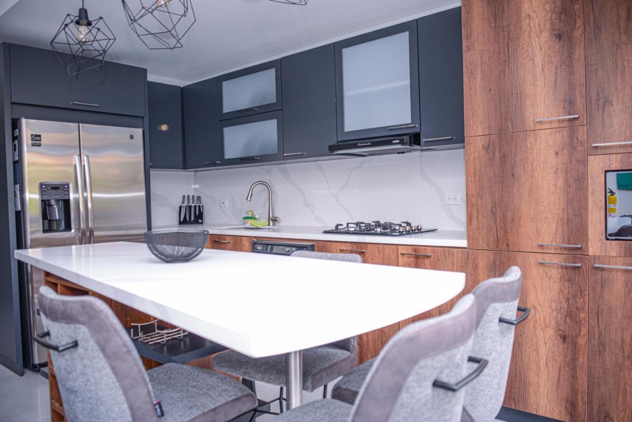 Apartamento Lleras Ac Hot Tub Medellin Bagian luar foto