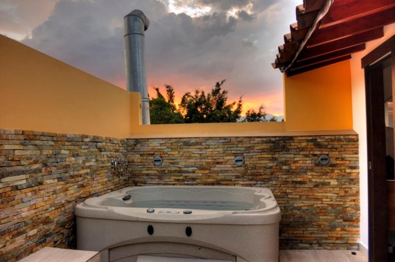 Apartamento Lleras Ac Hot Tub Medellin Bagian luar foto