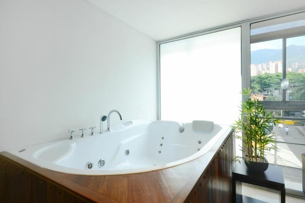 Apartamento Lleras Ac Hot Tub Medellin Bagian luar foto